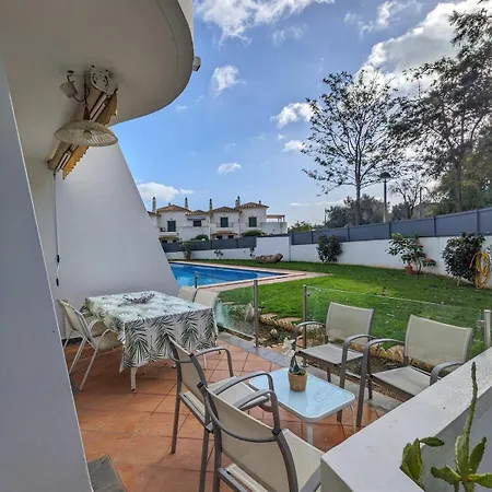 Semesterbostad Quintaloes, 5 Mins From Old Town