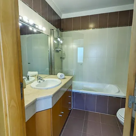 펜션 Quintaloes, 5 Mins From Old Town 알부페이라