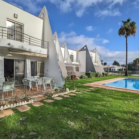 Quintaloes, 5 Mins From Old Town 펜션