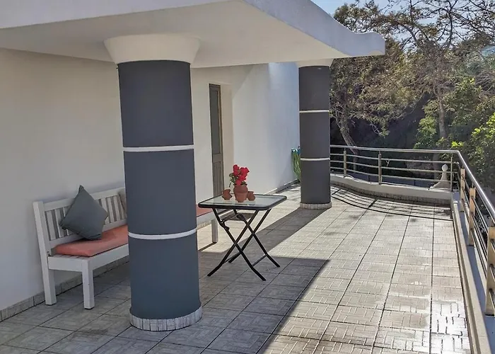 Quintaloes, 5 Mins From Old Town בית נופש